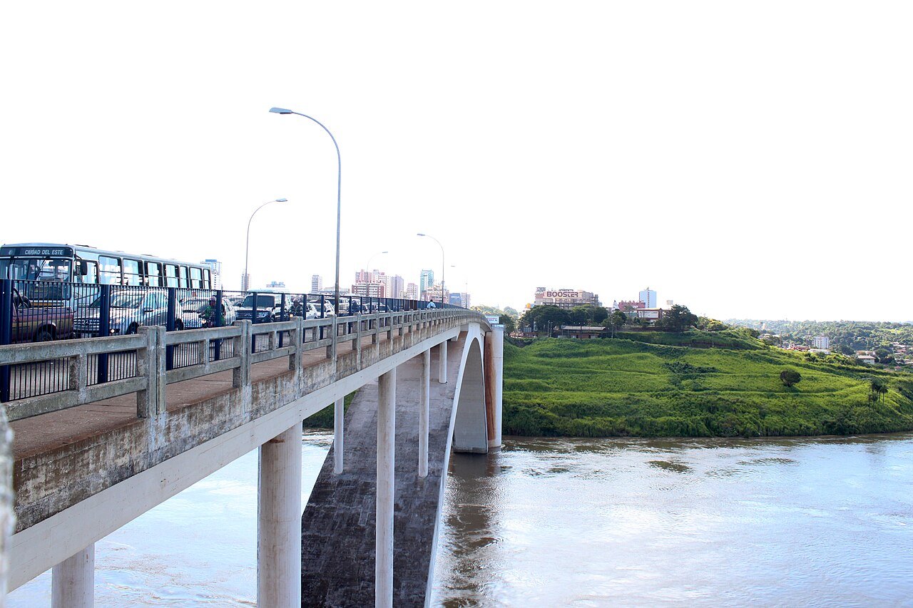 Ponte da Amizade, entre Foz do Iguaçu e Ciudad del Este (imagem de arquivo)