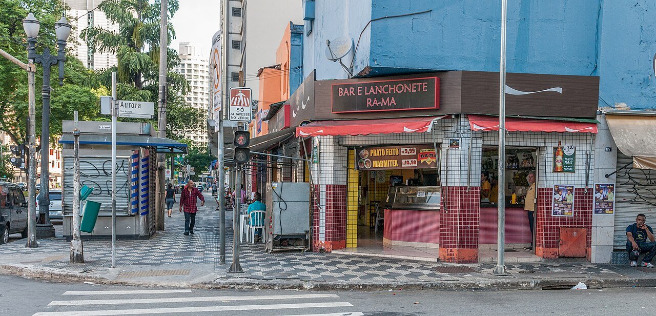Loja de esquina na Rua Aurora, no centro de São Paulo
