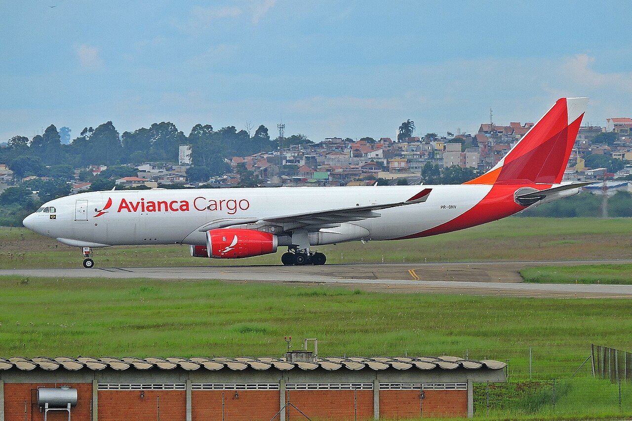 Avião cargueiro no Aeroporto Internacional de Guarulhos
