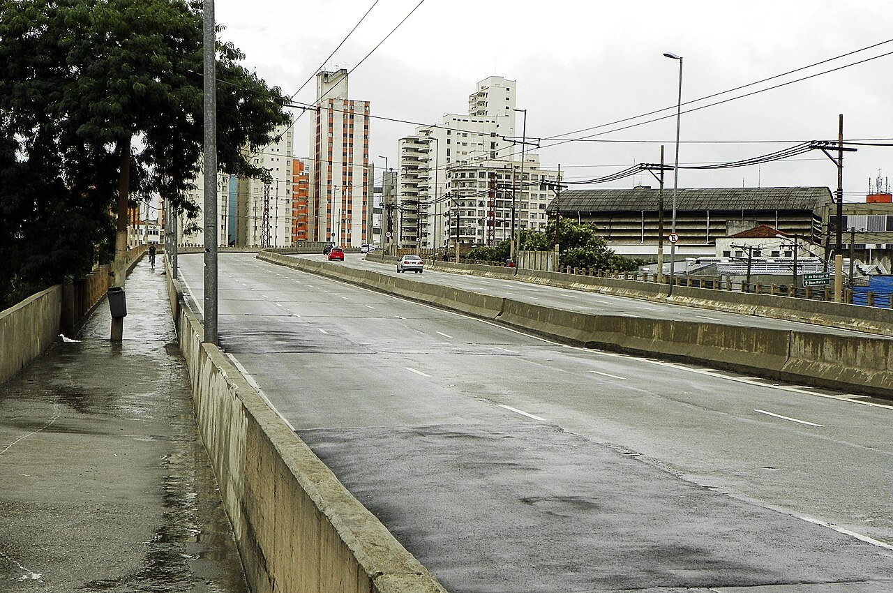 Viaduto Engenheiro Orlando Murgel visto a partir da Avenida Rudge