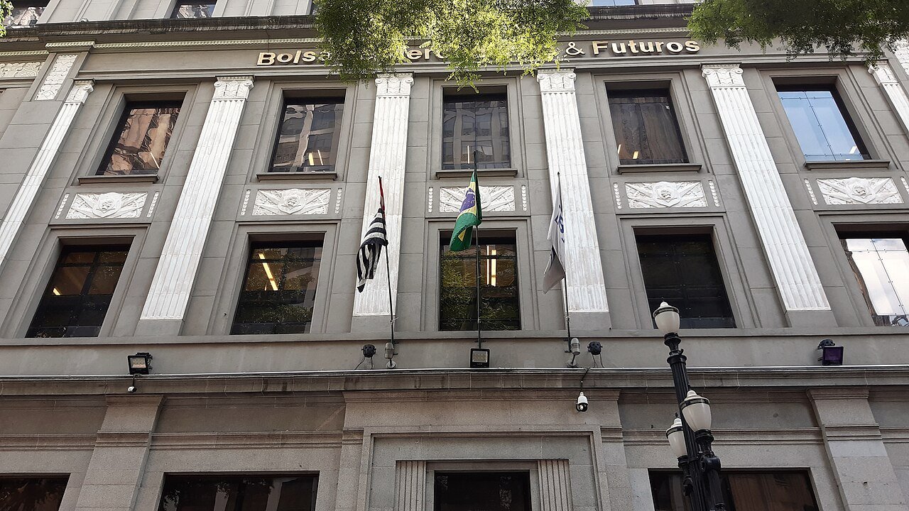 Fachada do prédio da antiga Bolsa de Mercadorias e Futuros no centro de São Paulo
