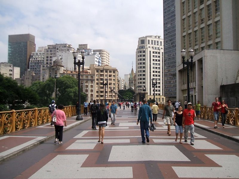 Calçada comercial da Santa Ifigênia