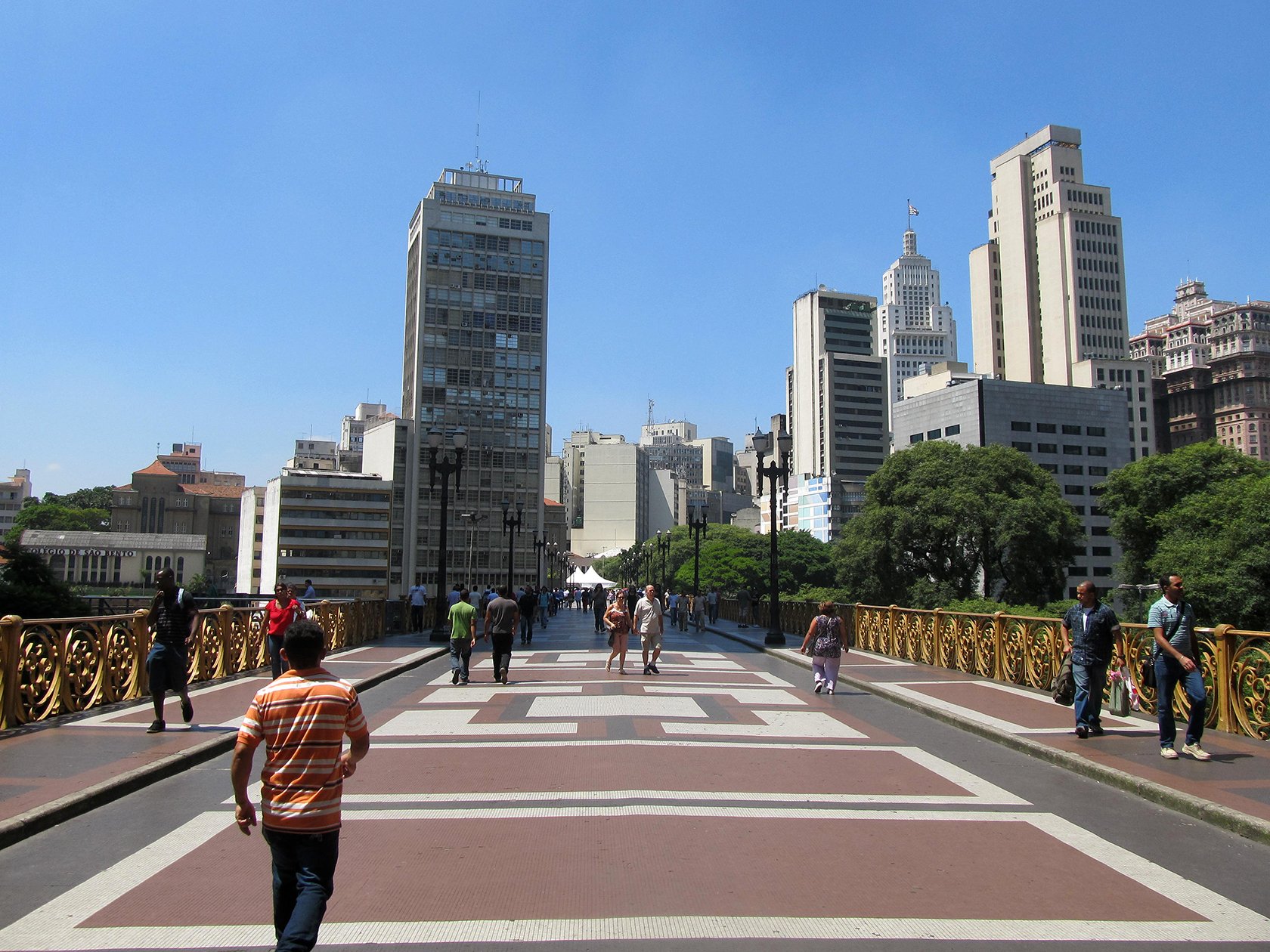 Trecho da Rua Santa Ifigênia no centro